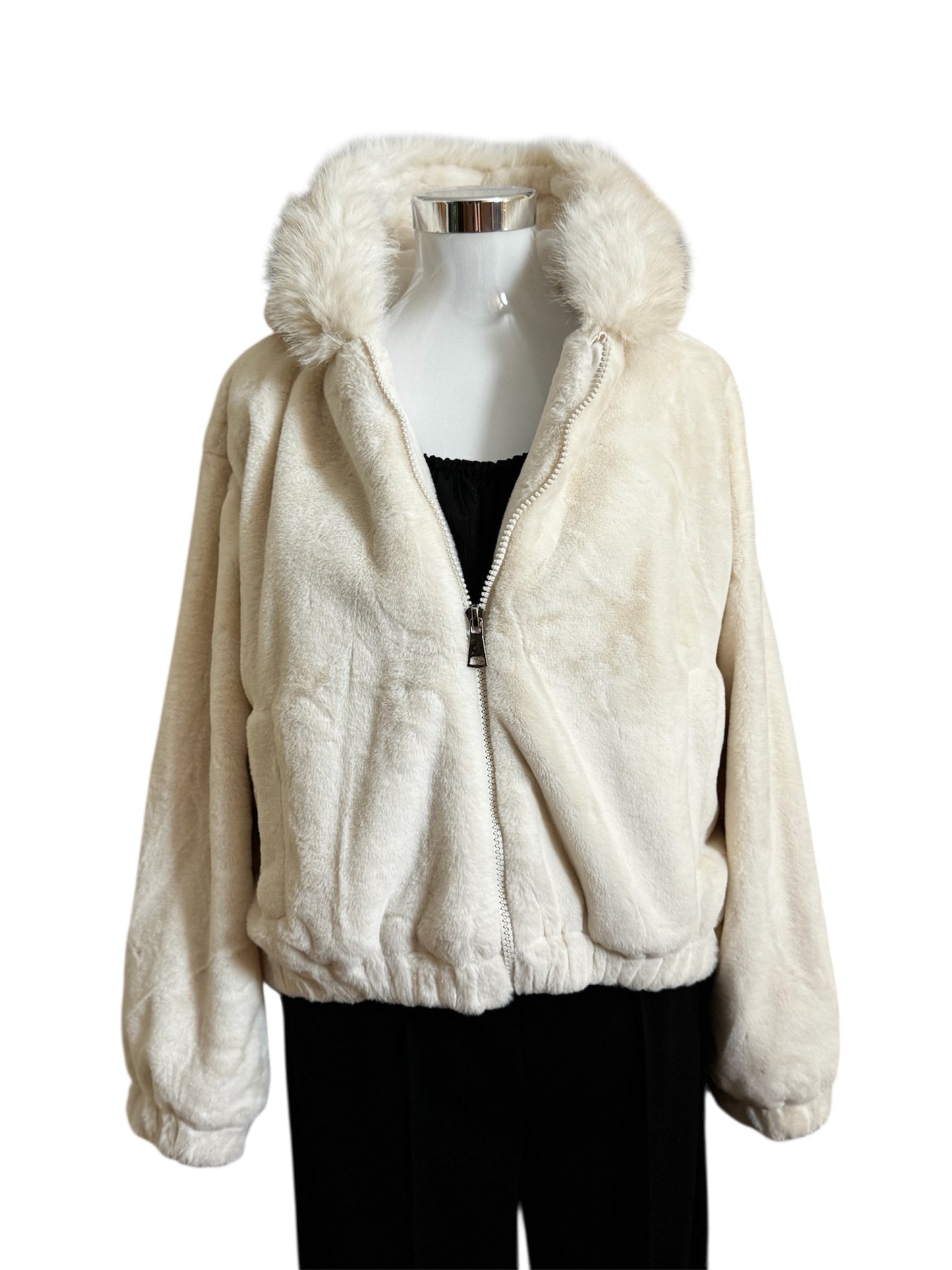 Trendige Winter Felljacke mit Kapuze in Creme/Weiß