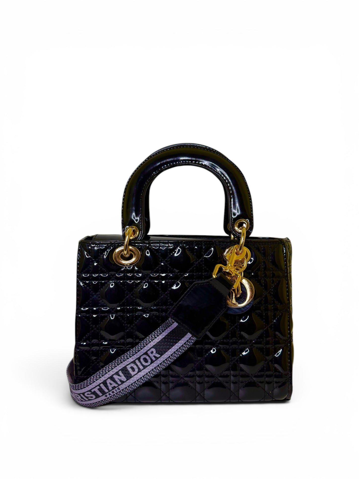 Damen Handtasche trendig & elegant in der Farbe Schwarz Lack