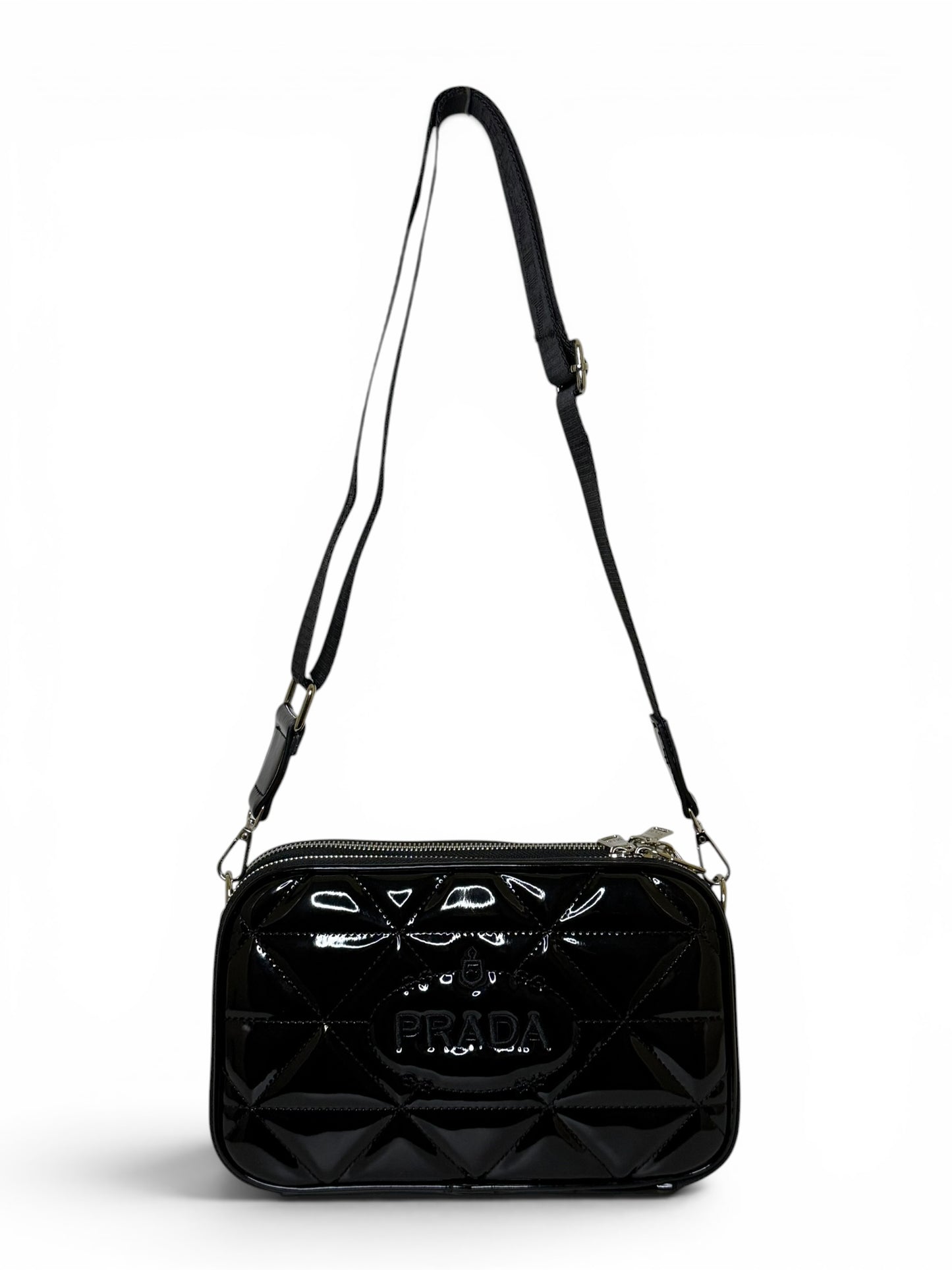 Damen Handtasche trendig & elegant in der Farbe Schwarz Lack