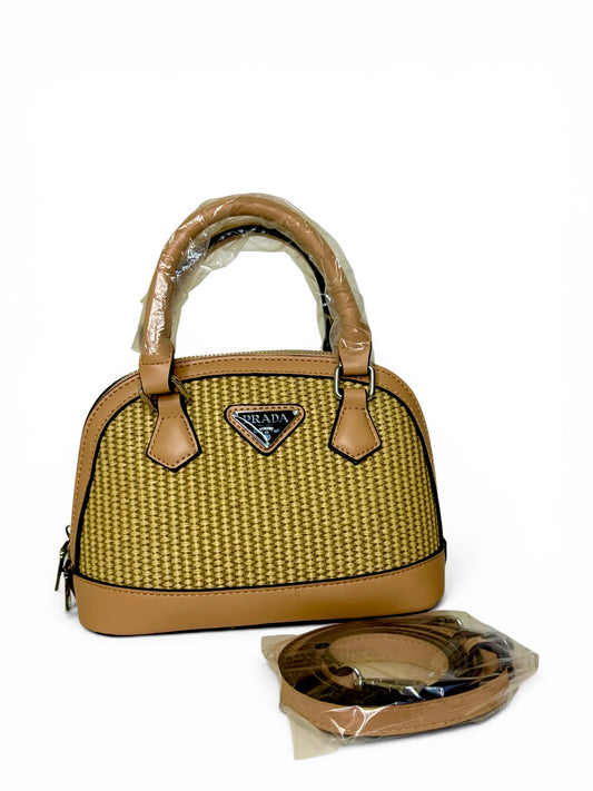 Damen Handtasche trendig & elegant in der Farbe Kaffee