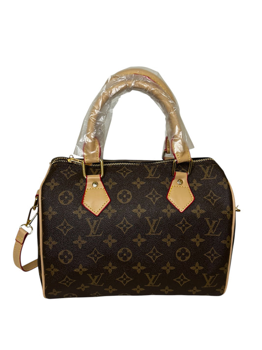 Damen Handtasche trendig & elegant in der Farbe Braun 25cm