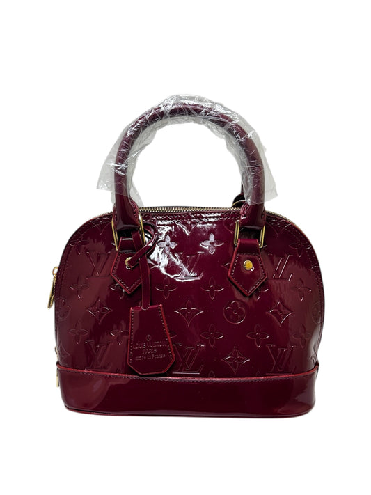 Damen Handtasche trendig & elegant in der Farbe Weinrot/Lack