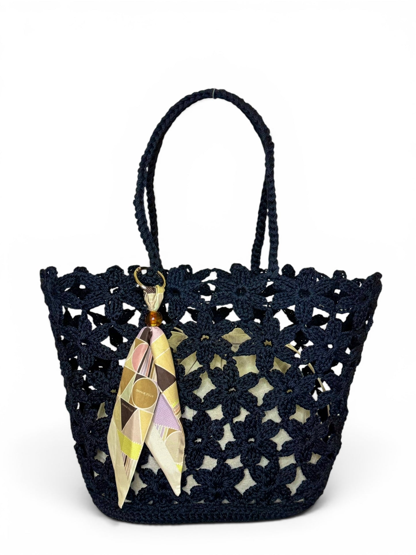 Damen Handtasche trendig & elegant in der Farbe Schwarz