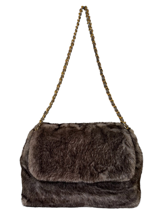Elegante Fell-Schultertasche in Dunkelbraun mit Goldkette