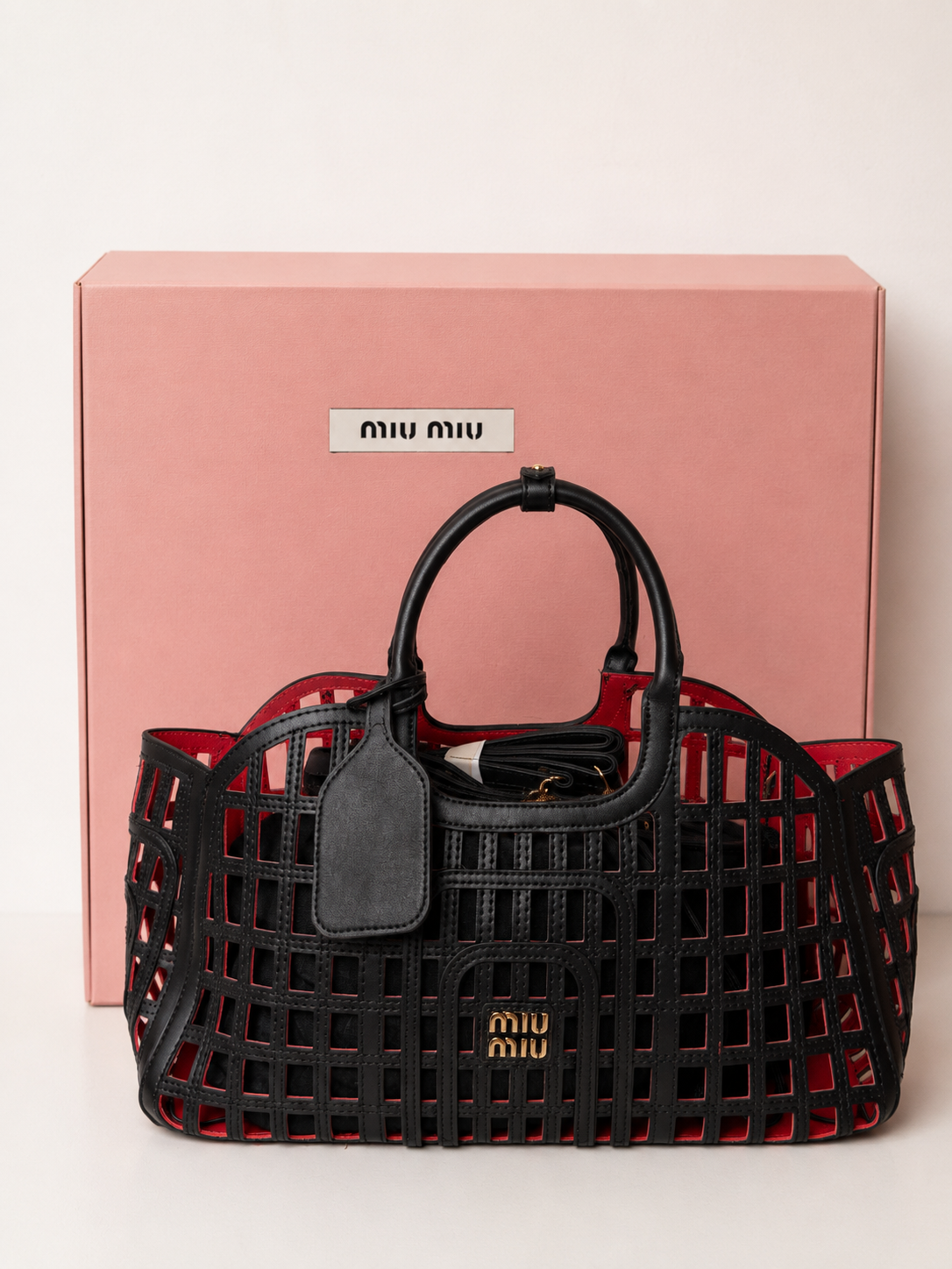 Damen Handtasche trendig & elegant in der Farbe Schwarz