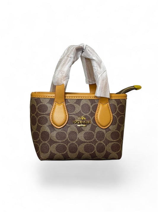 Damen Umhängetasche trendig & elegant in der Farbe Kaffe/Cappuccino Mini