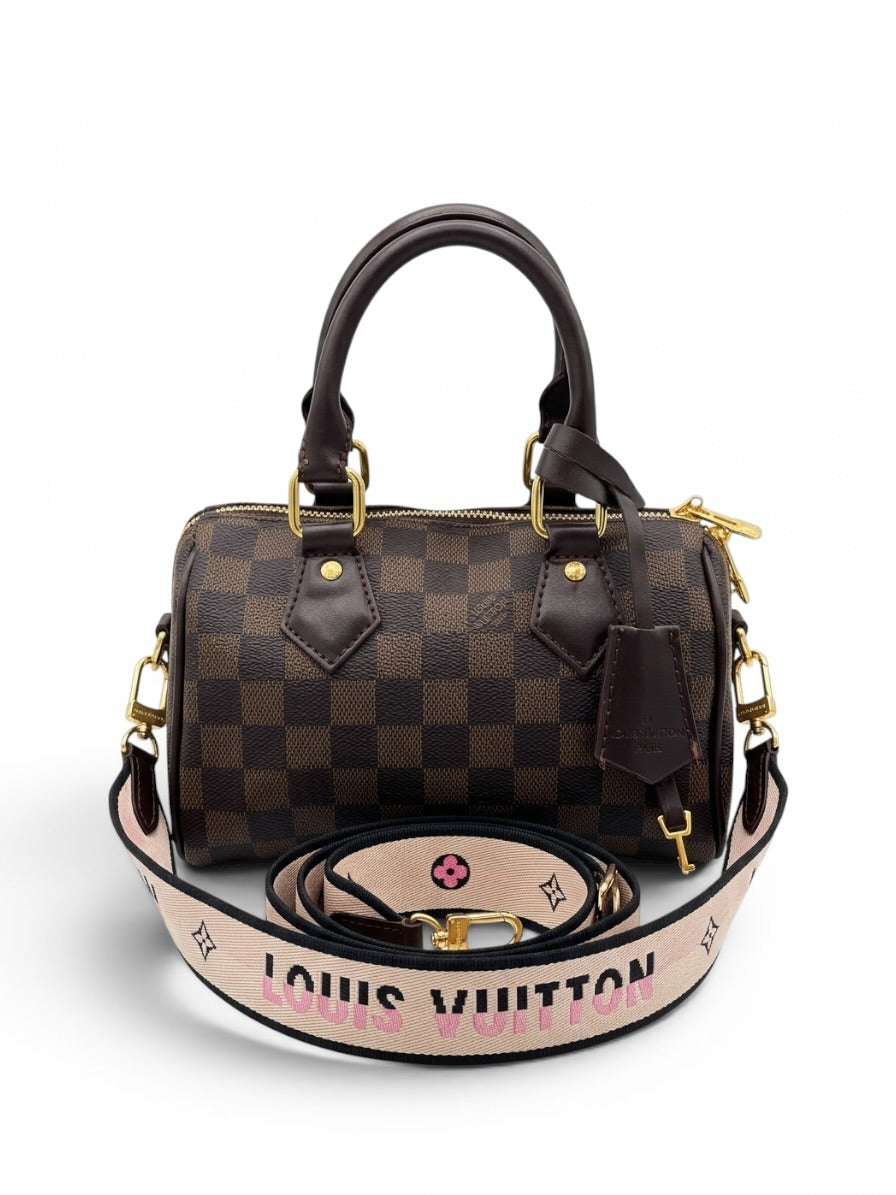 Damen Handtasche trendig & elegant in der Farbe Braun/Kariert 20cm