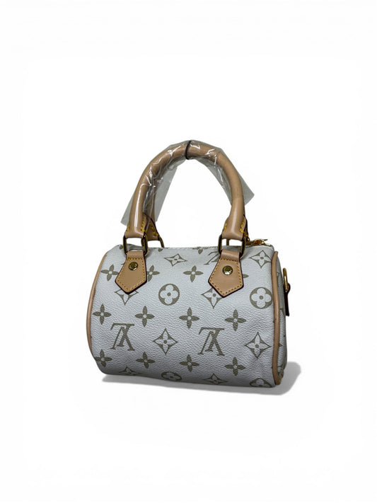 Damen Handtasche trendig & elegant in der Farbe Weiß/beige