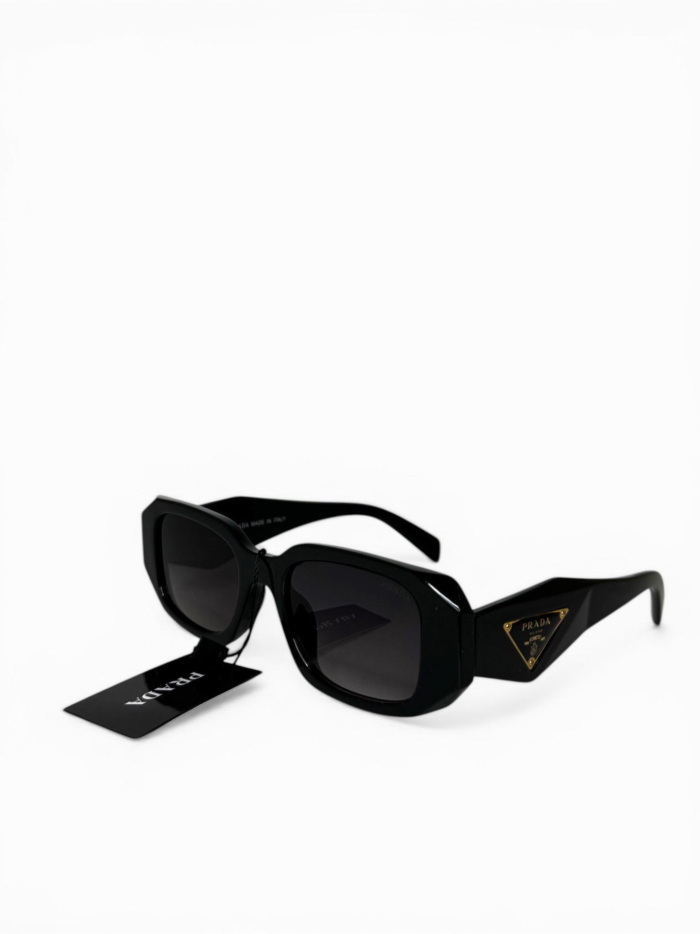 Damen Sonnenbrille trendig & elegant in der Farbe Schwarz