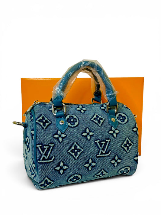 Damen Handtasche trendig & elegant in der Farbe Jeans Blau 20cm
