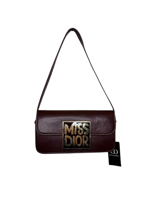 Damen Handtasche trendig & elegant in der Farbe Rotbraun