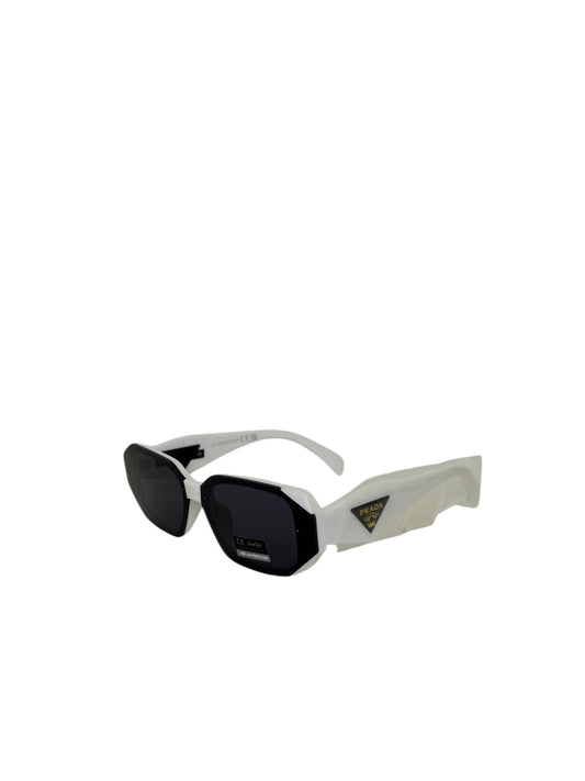 Damen Sonnenbrille trendig & elegant in der Farbe Weiß