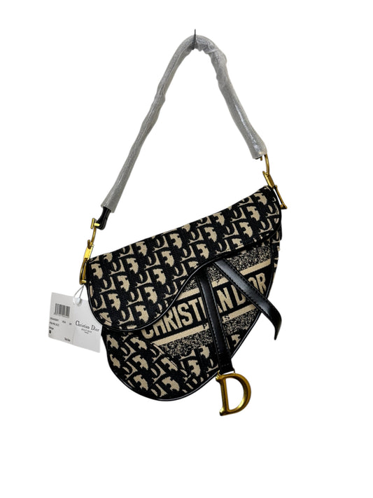 Damen Handtasche trendig & elegant in der Farbe Schwarz