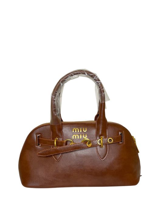 Damen Handtasche trendig & elegant in der Farbe Braun
