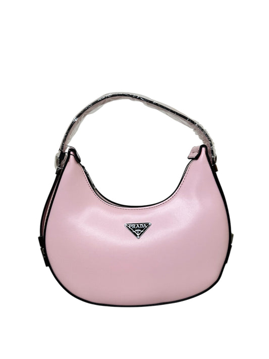 Damen Umhängetasche trendig & elegant in der Farbe Pink