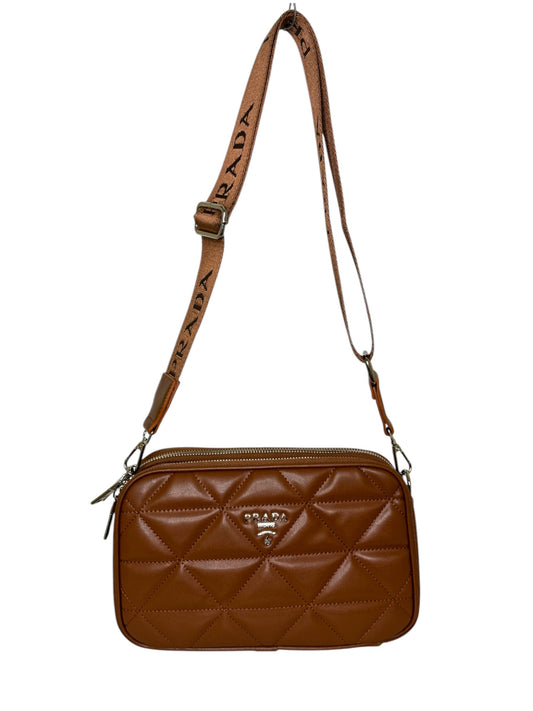 Damen Handtasche trendig & elegant in der Farbe Braun