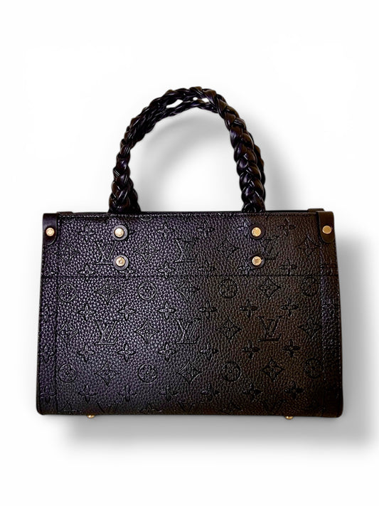 Damen Handtasche trendig & elegant in der Farbe Schwarz geflochten