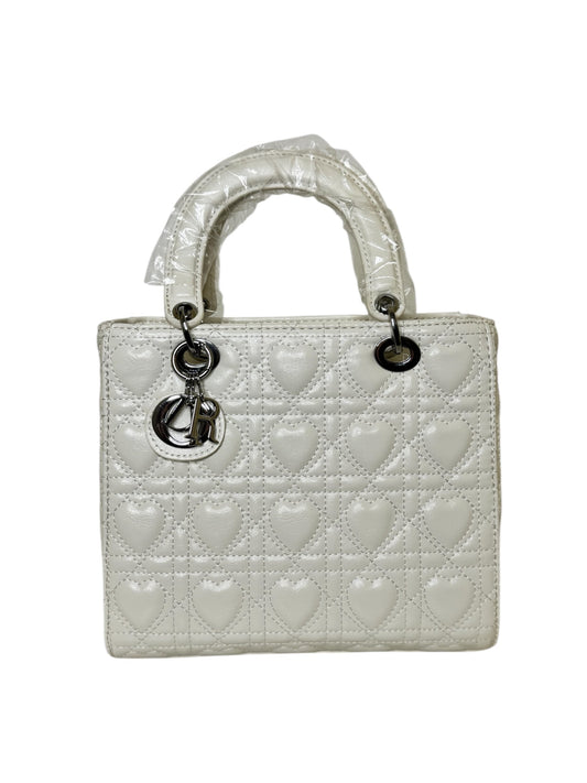 Damen Handtasche trendig & elegant in der Farbe Beige