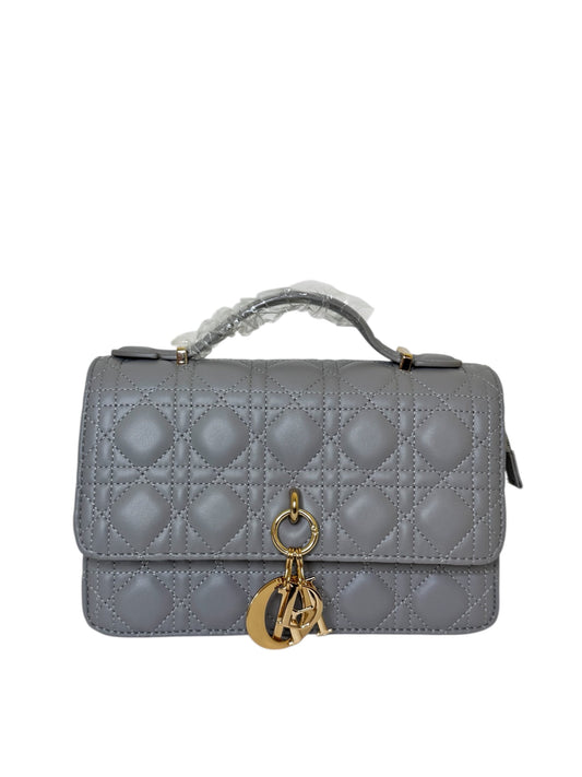 Damen Handtasche trendig & elegant in der Farbe Grau
