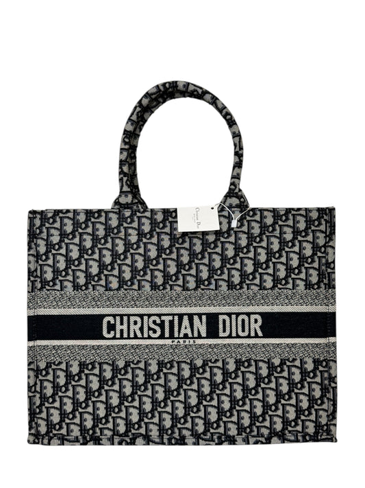 Damen Handtasche trendig & elegant in der Farbe Schwarz
