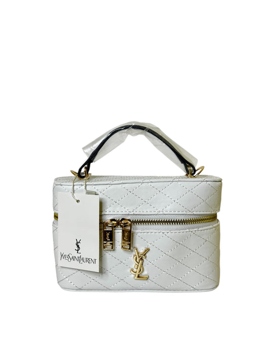 Kosmetiktasche trendig & elegant in der Farbe Weiß