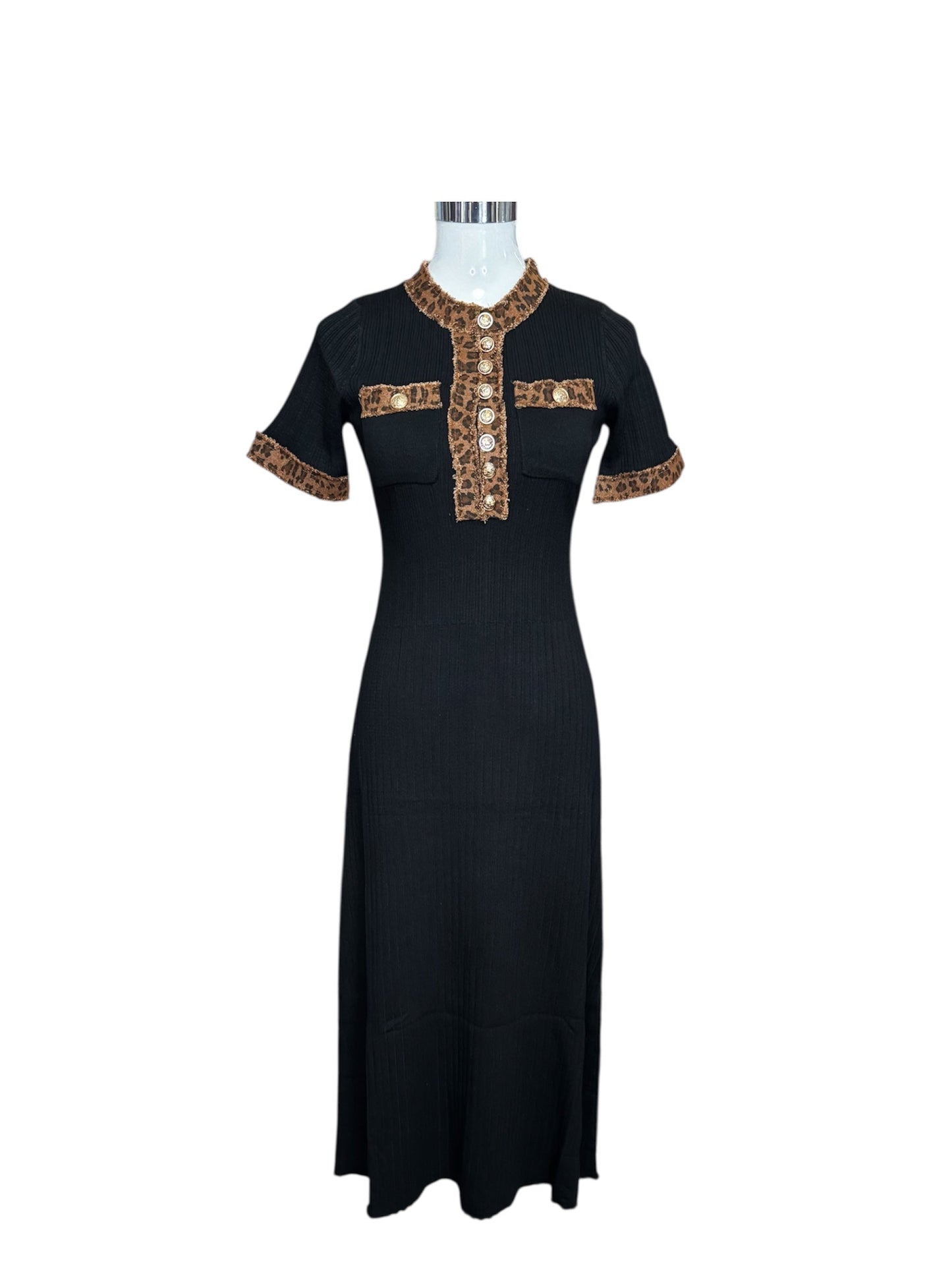 Modisches Strickkleid in Schwarz mit Leo-Details